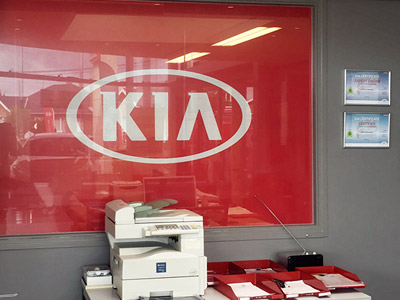 VDFA décoration vitrine sticker micro perforé publicitaire de vitrine magasin commerce pose à Nivelles